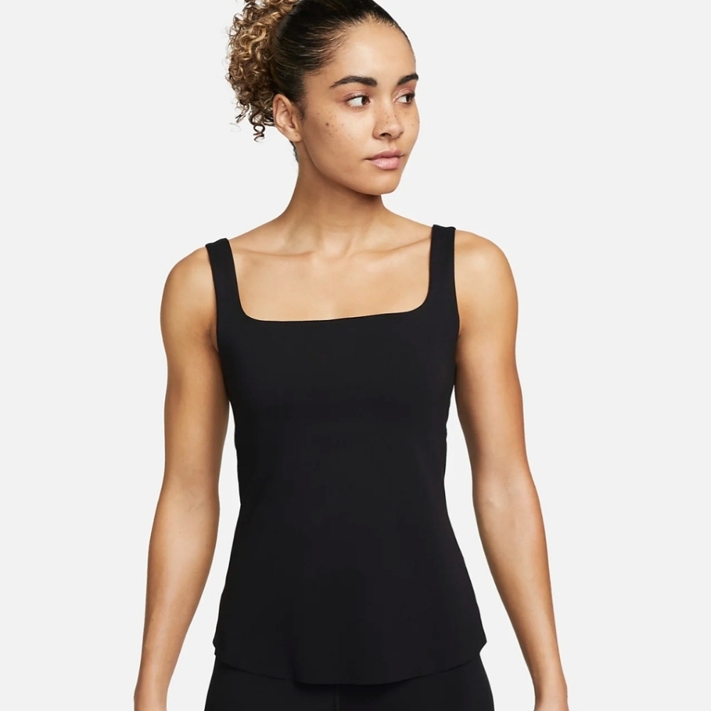 NWOT Nike Yoga Tank With Shelf Bra | Black, Size Large